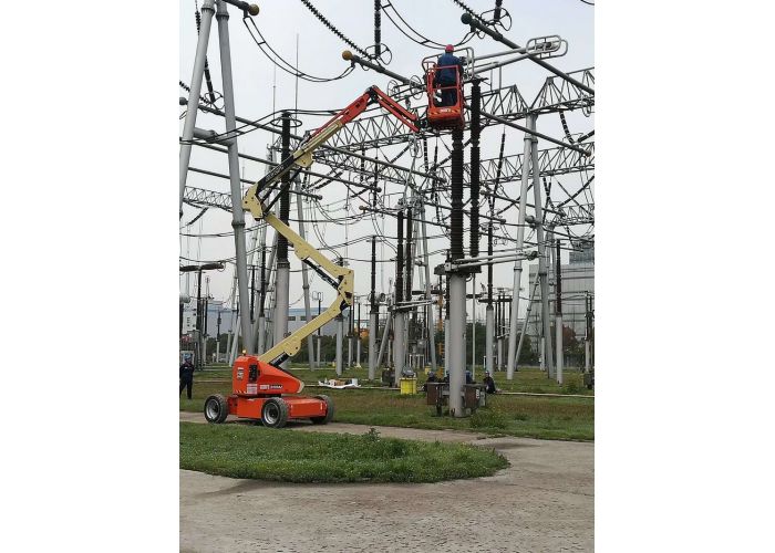 自行走高空作業(yè)平臺(tái)