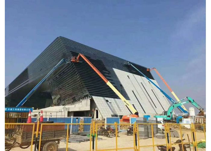 自行走高空作業(yè)平臺(tái)