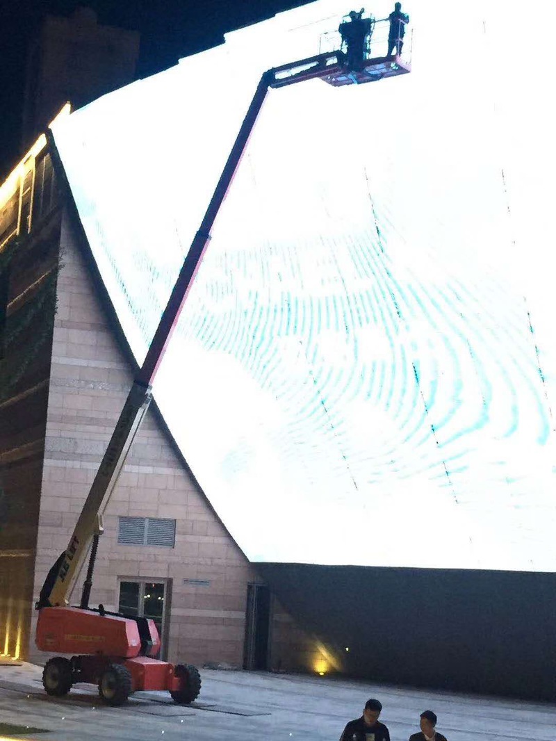 自行走高空作業(yè)平臺(tái)