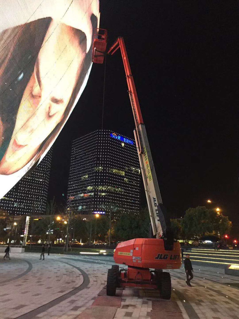 自行走高空作業(yè)平臺(tái)